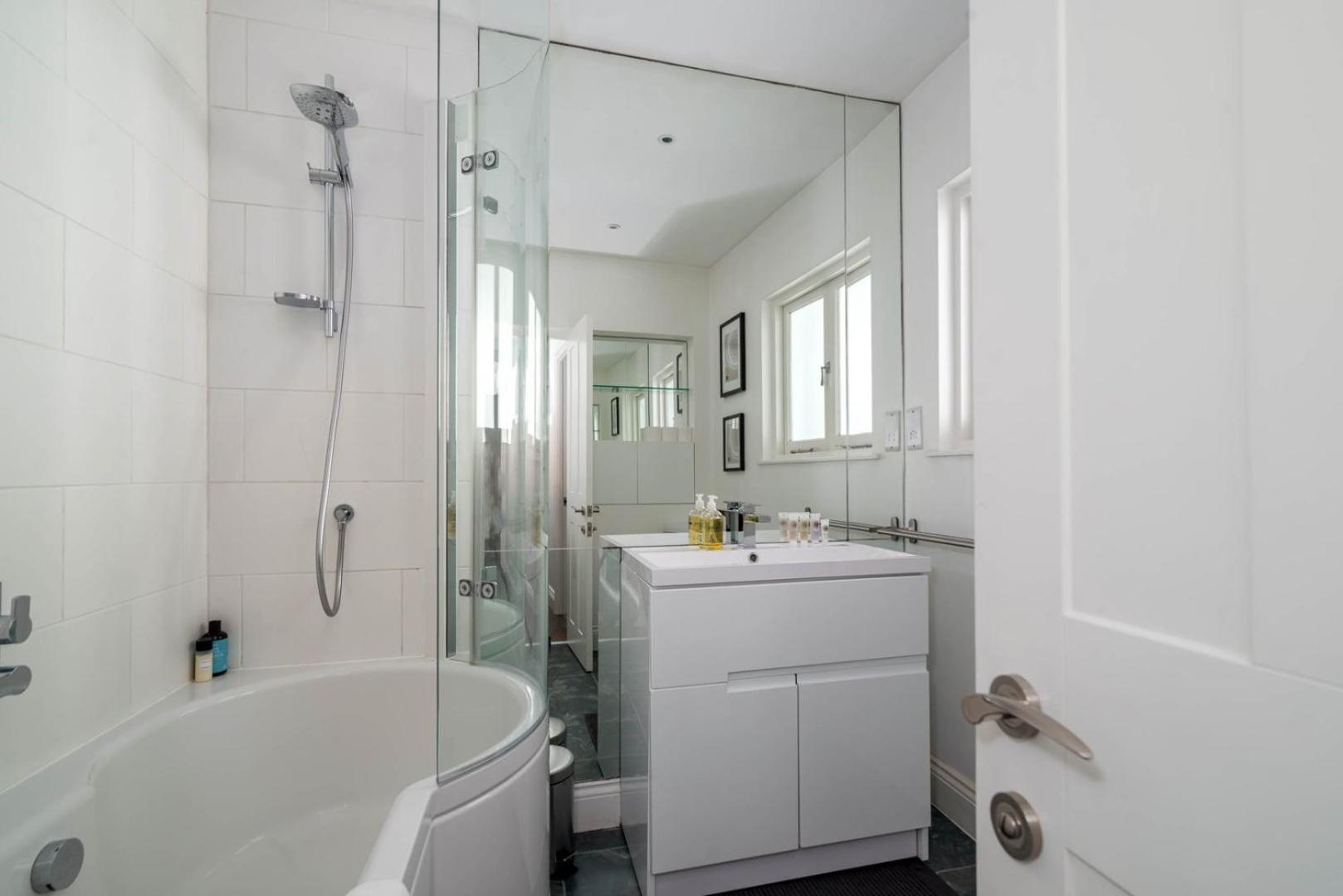 Holiday home Guestready - Modern In Chelsea With A Terrace